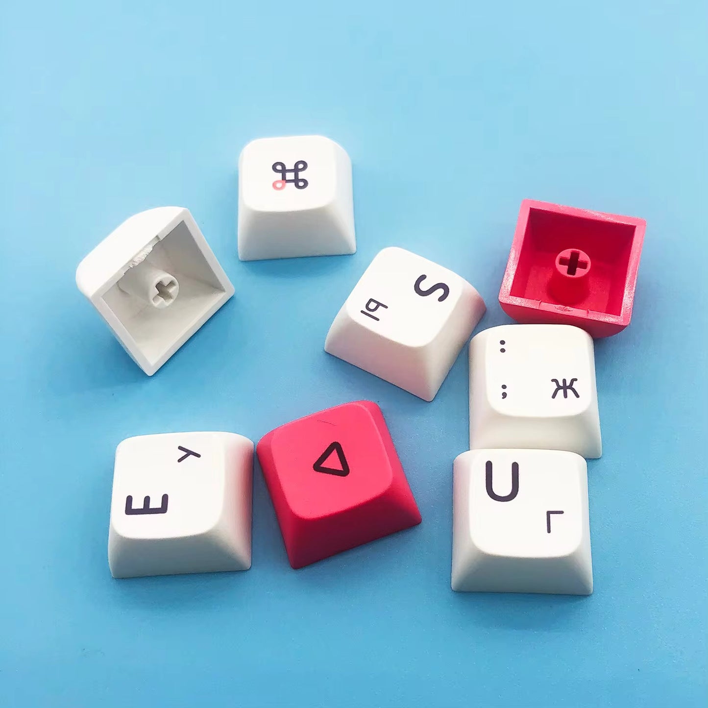 Vit och röd keycaps – 125 tangenter med engelskt och ryskt alfabet